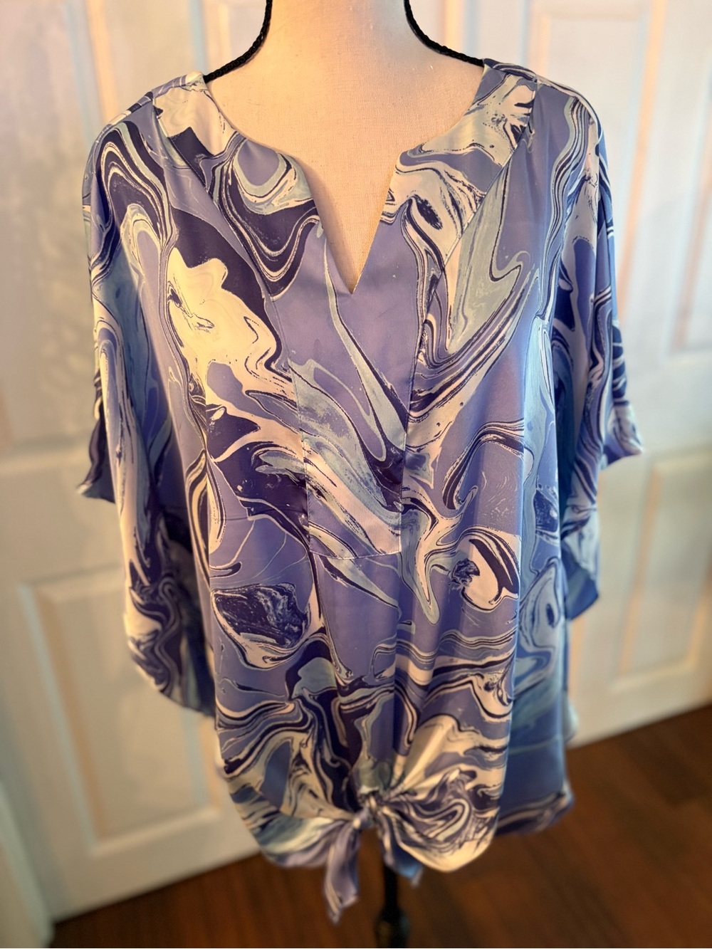 Chico's Blue and White Marble-Print Tie-Front Tunic with 🦋 sleeves